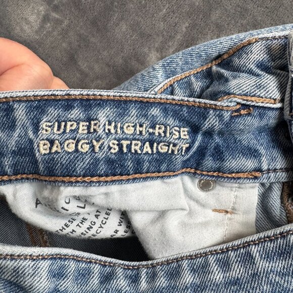 American Eagle SUPER HIGH-RISE BAGGY STRAIGHT Jeans Women’s Size 6 Blue Strigid - Picture 9 of 11